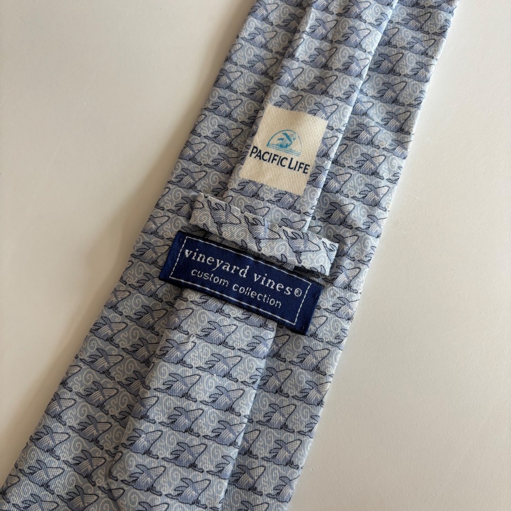 Vineyard Vines Silk Tie Mens OS Blue Pacific Life Whale Pattern - Picture 2 of 4